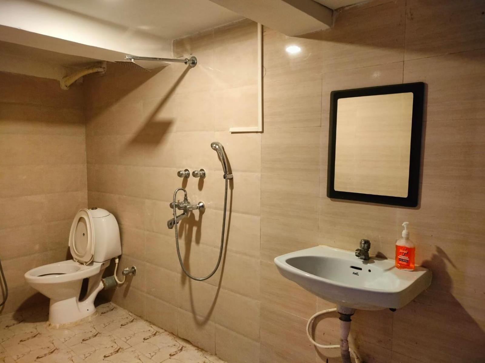 Hotel Ucs Kalküta Dış mekan fotoğraf