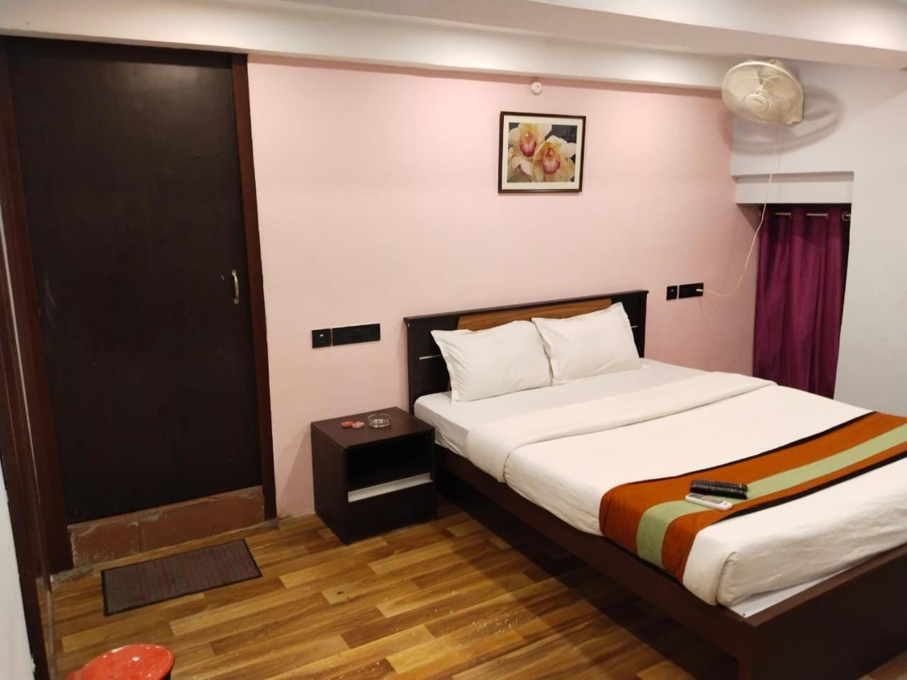 Hotel Ucs Kalküta Dış mekan fotoğraf