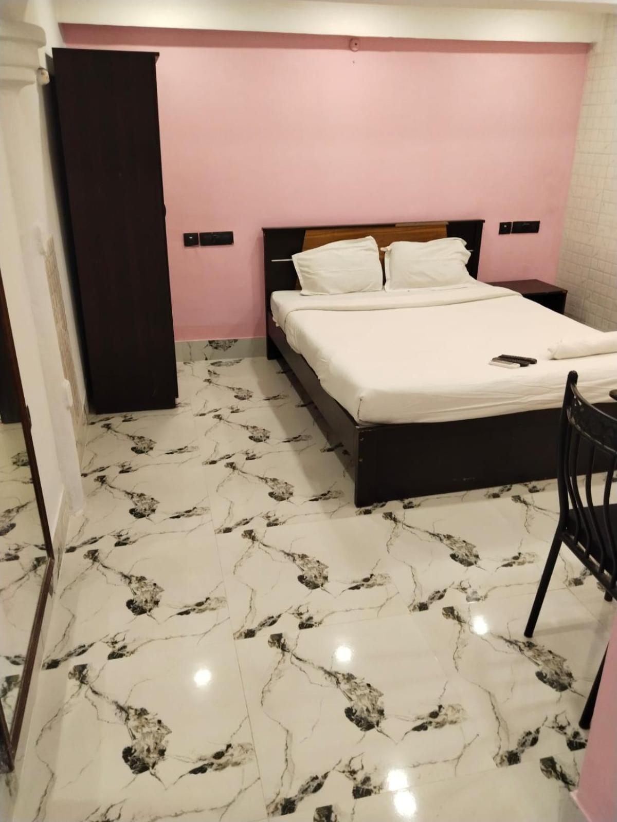 Hotel Ucs Kalküta Dış mekan fotoğraf